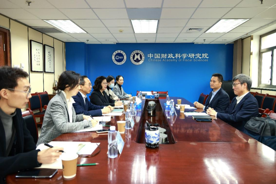刘尚希院长会见东盟与中日韩宏观经济研究办公室主任李扣庆一行
